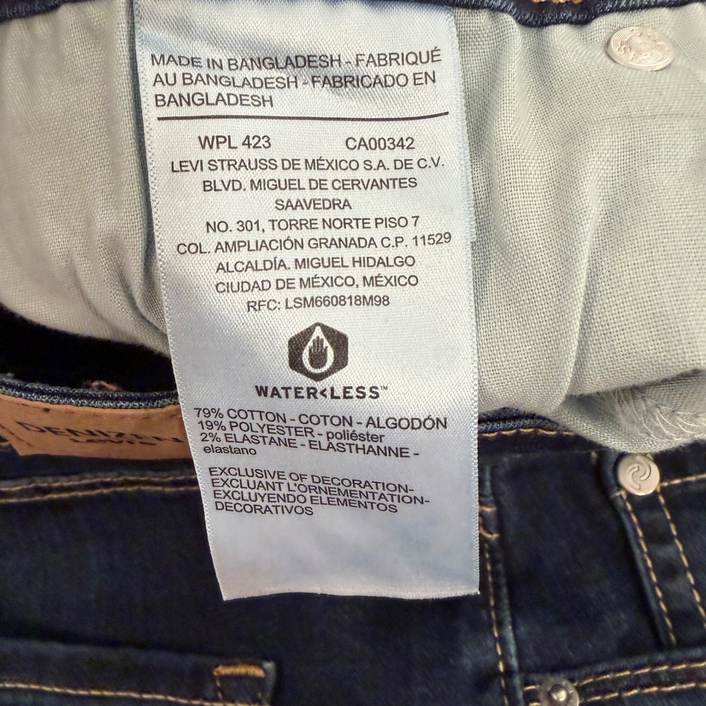 Denizen from Levis Womens Mid Rise Bermuda Shorts Dark Wash Cuffed Denim 10 W30 - Picture 6 of 7
